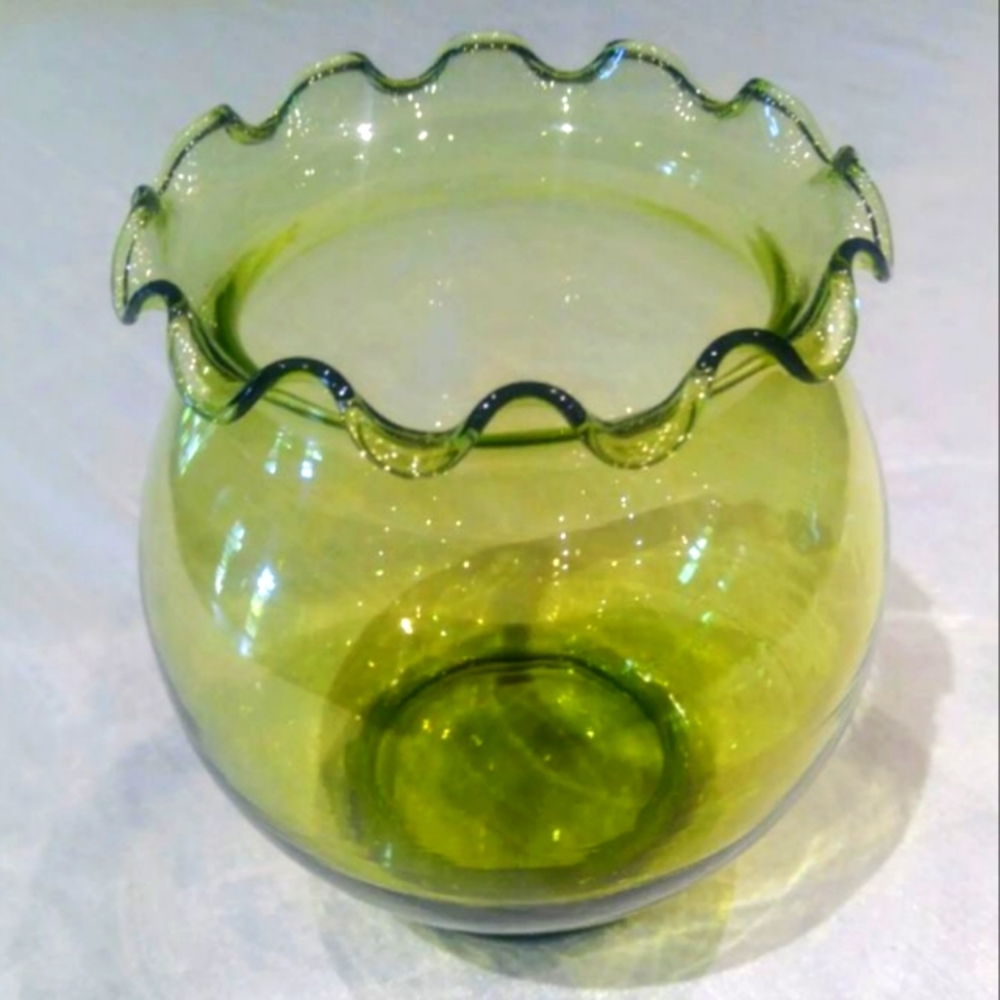 Italian style handmade green round glass vase